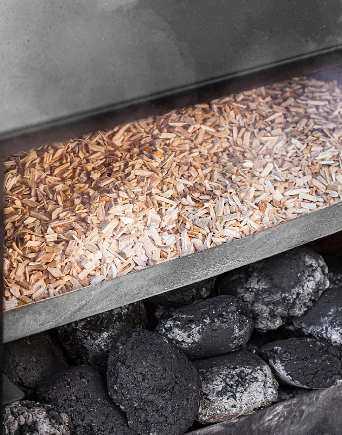 Ozola un alkšņa skaidas kūpināšanai, vidēja izmēra (KL8), 450g Piederumi kūpināšanai un grilēšanai